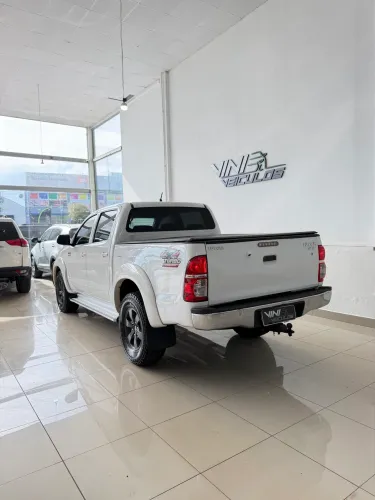 Toyota Hilux CD SRV D4-d 4X4 3.0 TDI Diesel AUT 2014
