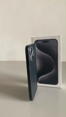 iPhone 15 Pro Max 256gb com caixa.
