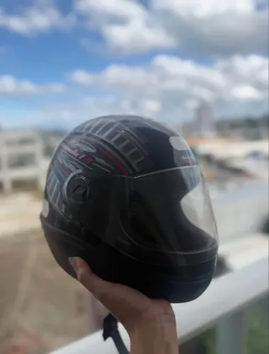 Capacete tamanho 60