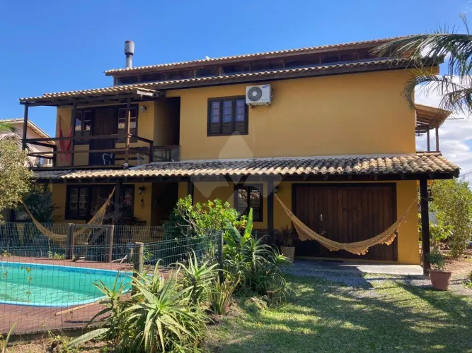 Residencial com 4 quartos e piscina localizado na Praia da Ferrugem em- Garopaba- SC