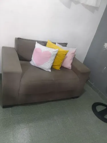 Vendo sofá 2 lugares por 210 retirar no local 