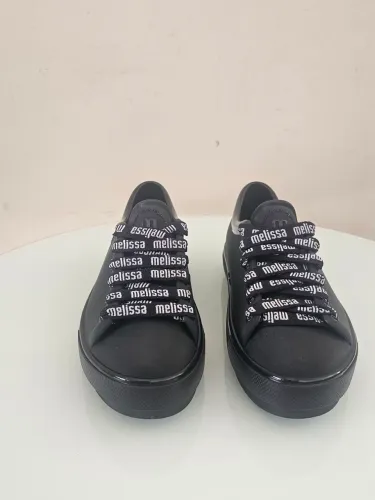 Tênis Melissa Be Sneaker, na cor preta, número 33/34, novo