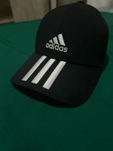 Boné adidas feminino