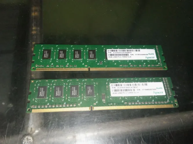 2 Memórias RAM de 4GB, Usadas porém funcionando.
