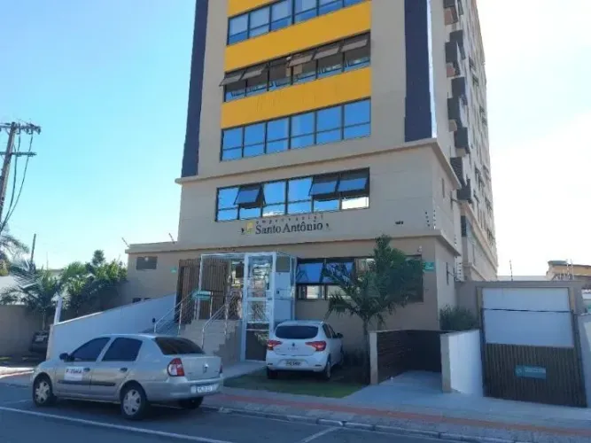 À venda | Sala comercial com 32m² - Barreiros, São José.