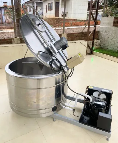 Tanque Refrigerado Inox 300 Litros Misturador para Agua de Coco Sucos Açaí Sorvetes