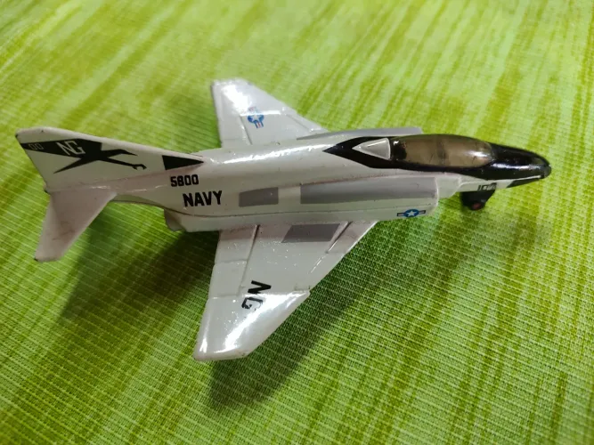 Avião miniatura F-4 Phantom - Coleção
