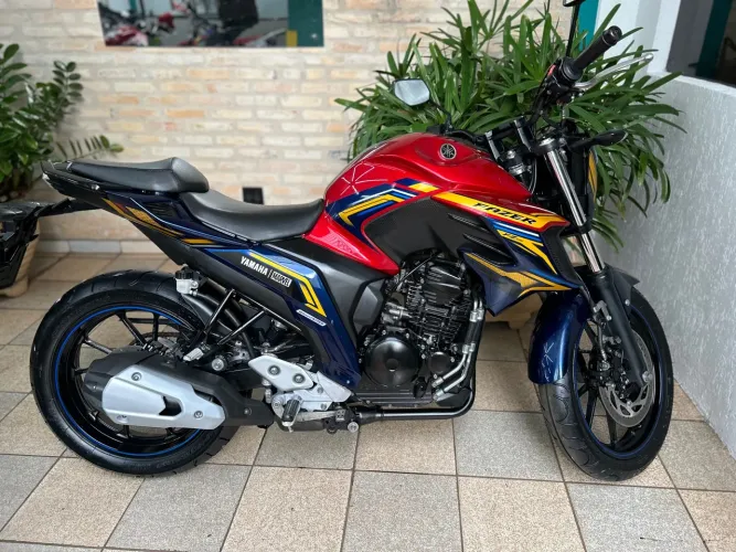Yamaha Fazer 250 Edição Especial Marvel