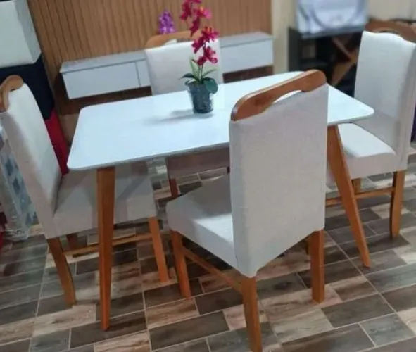 Mesa 4 lugares tampo de vídeo off white 