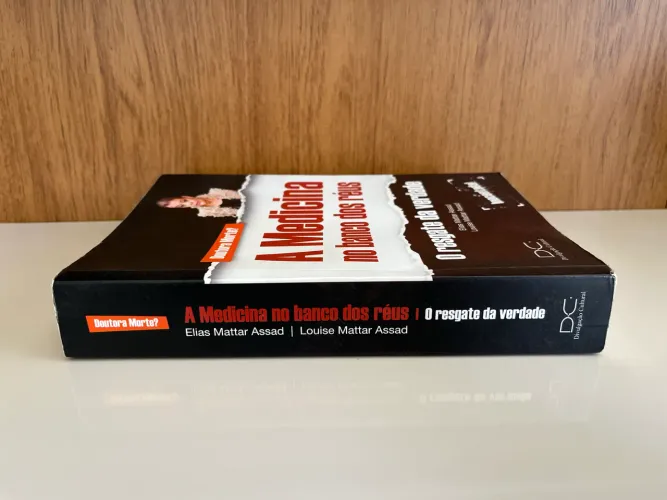 Livro A medicina no banco dos réus 