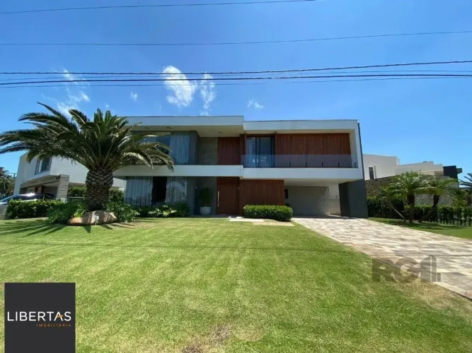 Casa de Condomínio em Atlântida Sul