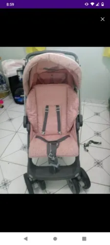 Carrinho de bebê rosa