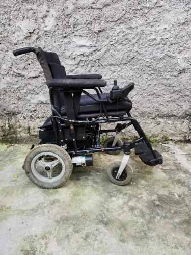 CADEIRA ELETRICA MUITO BOA