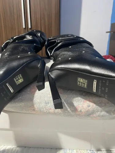 Bota lança perfume 
