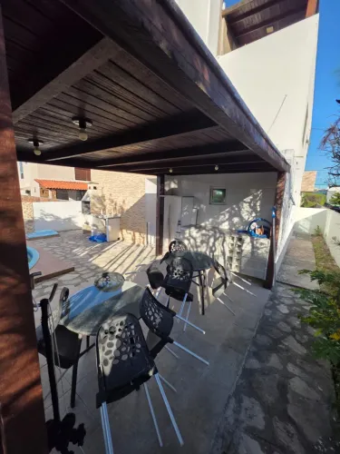 Casa no Village Intermares com 3 pavimentos locação