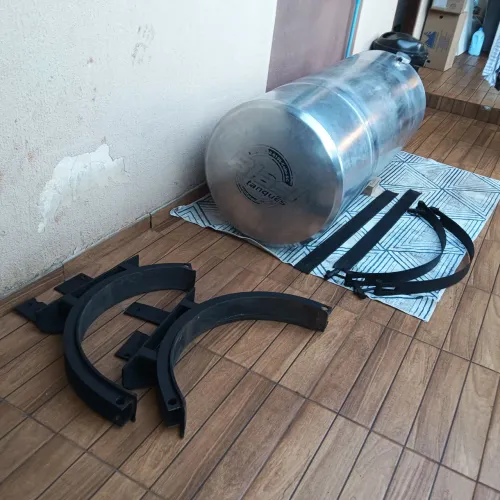 Vendo tanque de alumínio 600 litros.