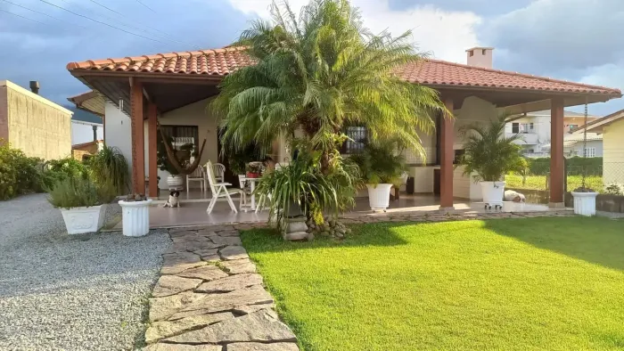 Chácara para aluguel com 4 quartos 1 suíte, 220,7m² em Aririú da Formiga Palhoça