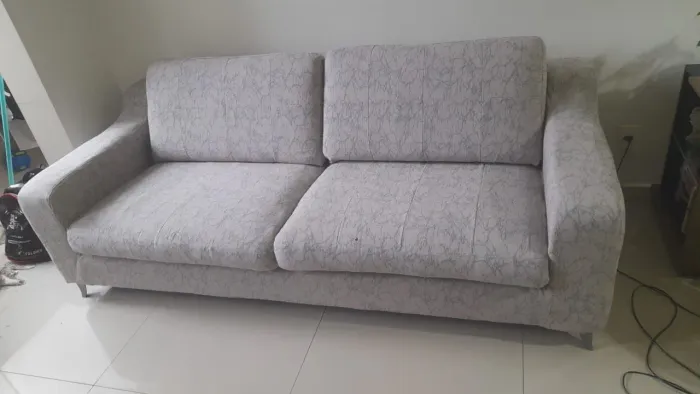 Trabalho com reforma de sofá ,poltronas e cama box etc...