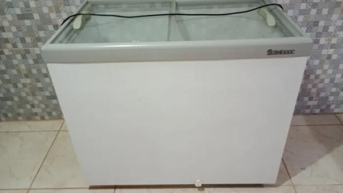 Freezer 300l marca gelopar