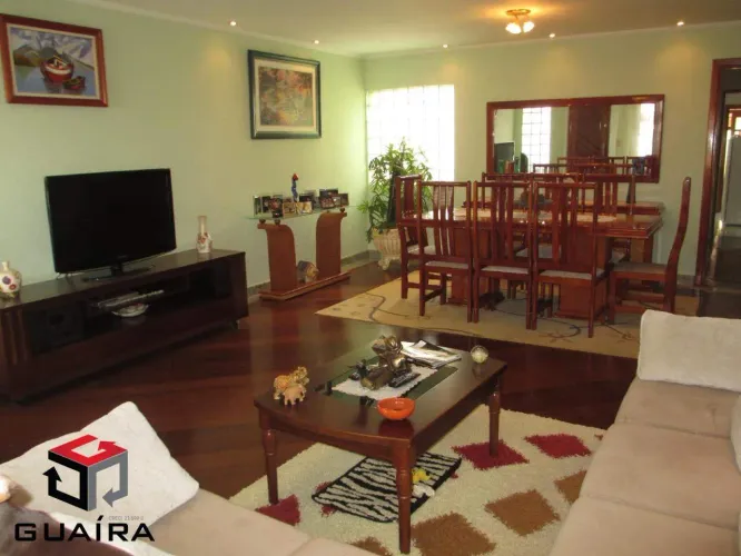 Sobrado de 220,60m² 3dorms(1 suíte) e 3 vagas no Nova Petrópolis em SBC - SP