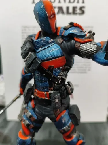 Iron Studios 1/10 Deathstroke - Exterminador - Sem a caixa - Batman Arkham Knight