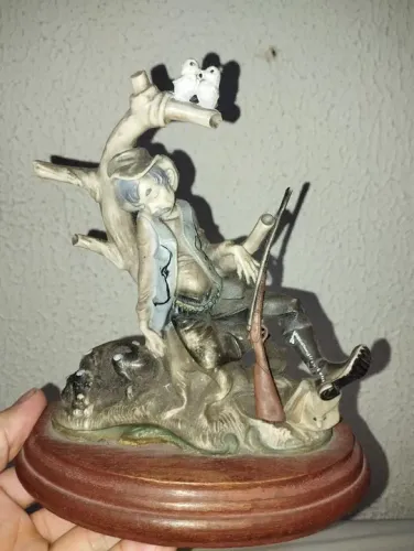 Escultura Caçador com Corujas