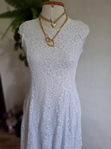 Vestido branco de renda