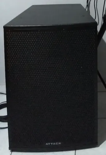 UMA CAIXA De Som Profissional ATTACK Audio System VRF 1550A  (3x sem juros no cartão) 