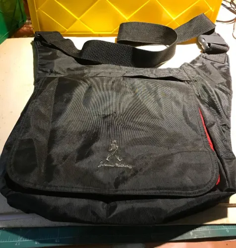 Shoulder bag Johnnie Walker importada