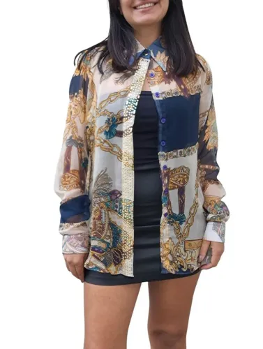 Camisa estampada lança perfume