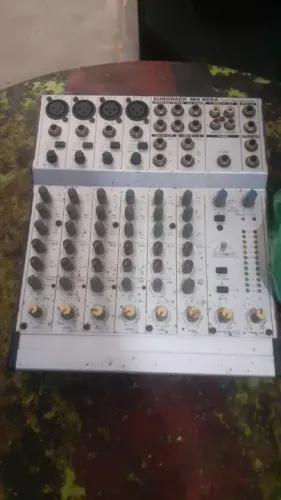 Mesa de Som Behringer- R$ 200