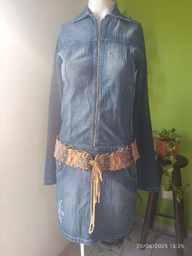 Vestido Jeans estilo Jardineira - Manga longa Tam. 38