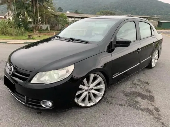 Voyage 1.6 Completo Impecável - Km Baixo! 2010