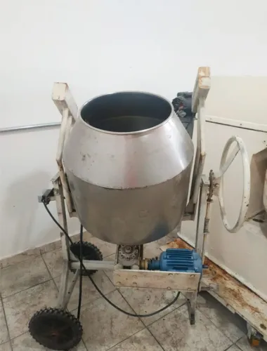 Betoneira para massa de pão de queijo
