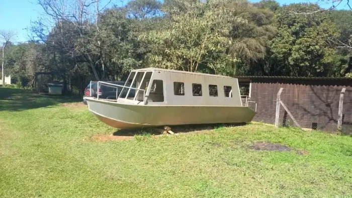 Barco Escolar ou de passeio 16 pessoas, usar motor de popa 150/200 hp