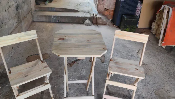 Bistrô Sextavada/Conjunto Mesa e Cadeiras