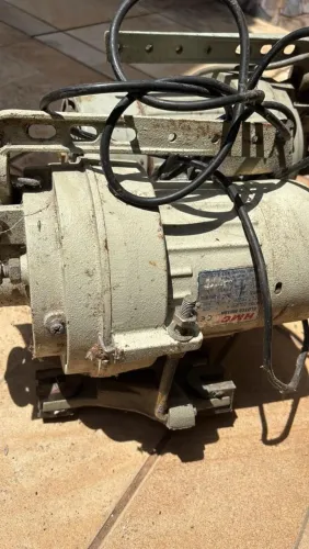 Motor de máquina overloque
