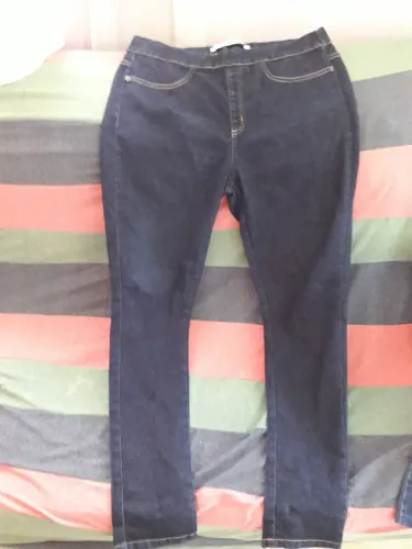 CALÇA JEANS COM LYCRA