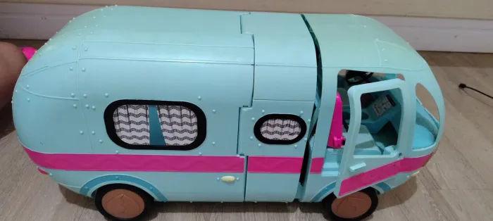 LOL SURPRISE VAN 