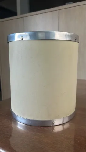 Lixeira Decorativa com Acabamento em Couro Sintético e Aço Inox