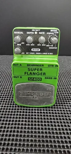 Pedal Behringer Super Flanger SF400 (aceito trocas)