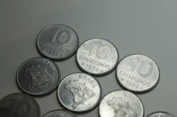 10 moedas de 10 cruzeiros 