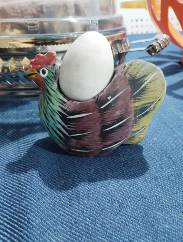 Galinha caipira em madeira