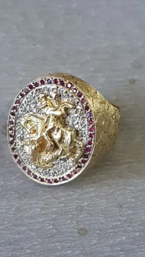 Confecção de jóias artesanais feitas por encomenda em ouro 18
