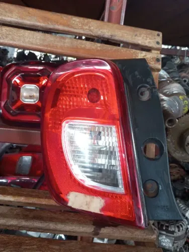 Lanterna Traseira Direita Nissan March