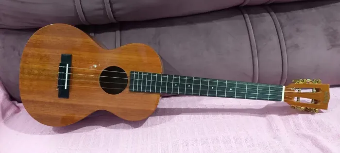 Ukulele baritono