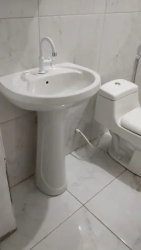 Pia sanitária, marca Platinum. Temos 600 unidades.