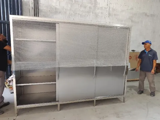 Armário em Aço Inox com Acabamento Impecável