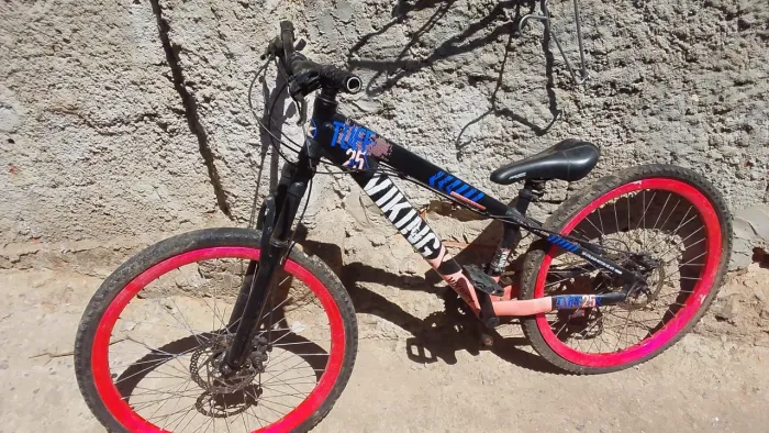 bike Shimano , tenho nota fiscal , Paguei 2000 colocar 2 pneu novo e mais nada