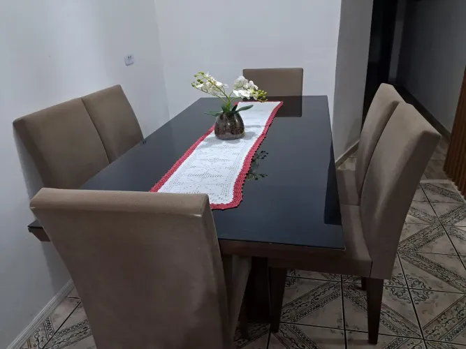 Mesa de vidro com 6 cadeiras